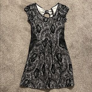 Jessica Simpson Small Black & White Lace Mini Dress
